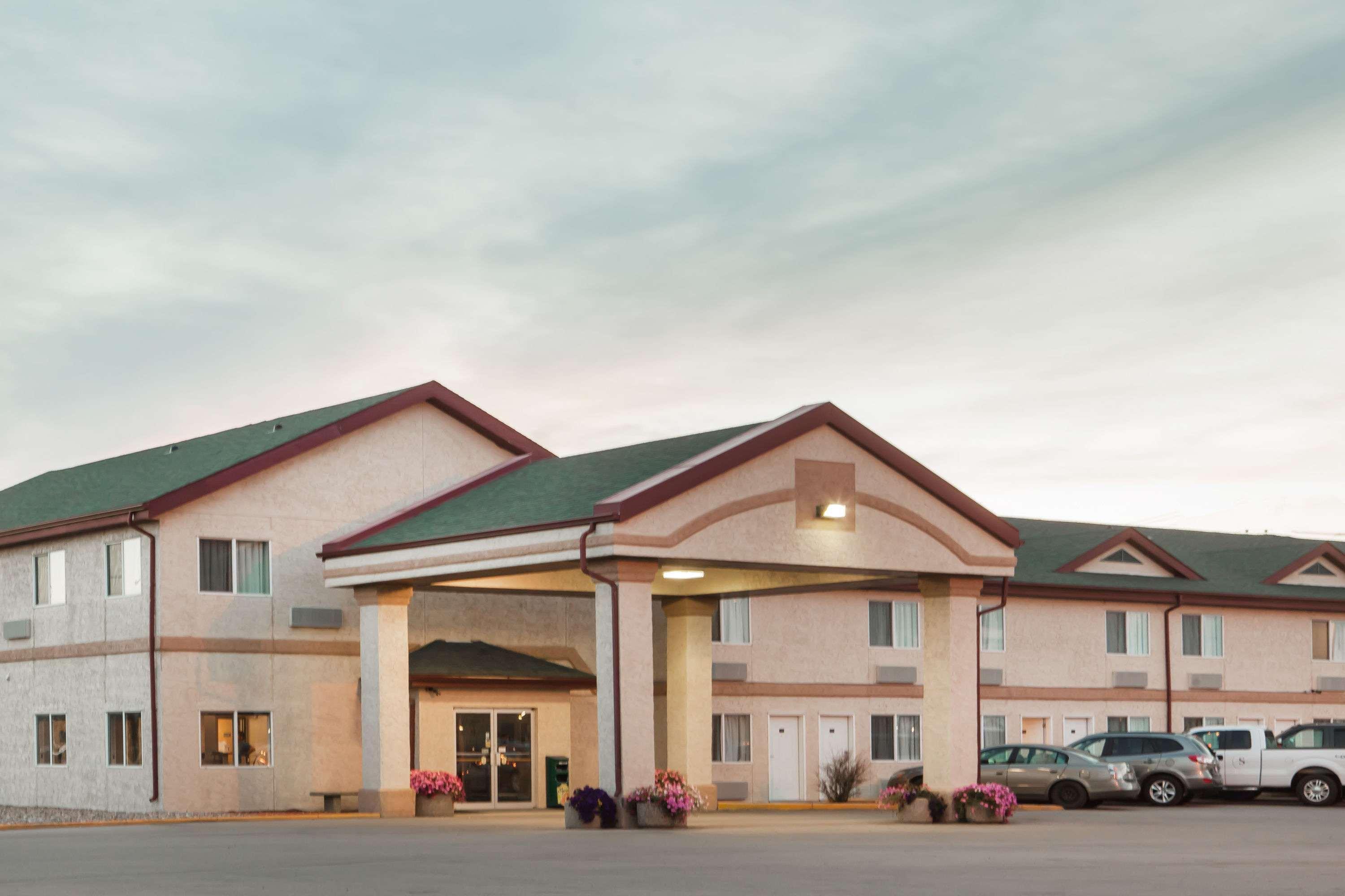 Super 8 By Wyndham Kindersley Ngoại thất bức ảnh