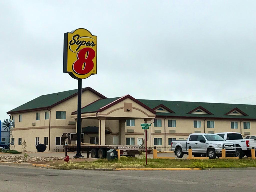 Super 8 By Wyndham Kindersley Ngoại thất bức ảnh