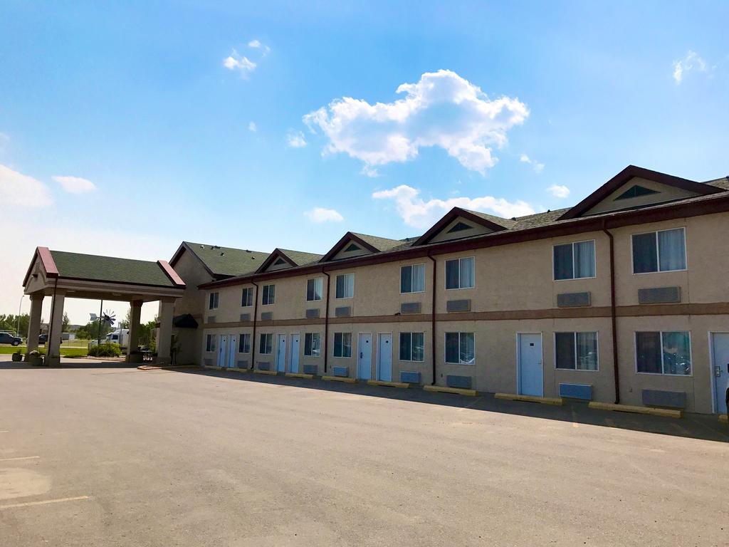 Super 8 By Wyndham Kindersley Ngoại thất bức ảnh