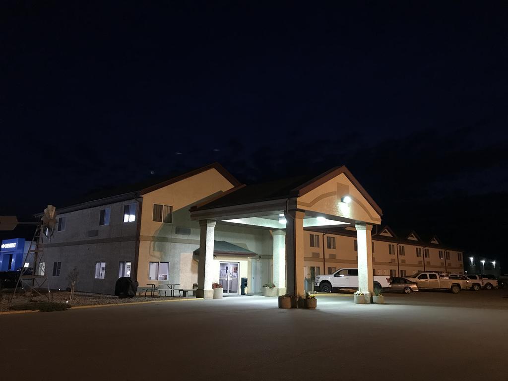Super 8 By Wyndham Kindersley Ngoại thất bức ảnh