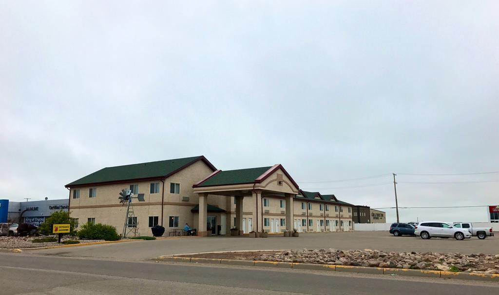 Super 8 By Wyndham Kindersley Ngoại thất bức ảnh