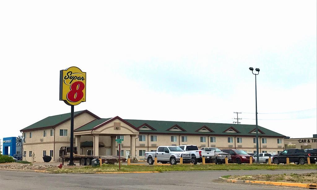 Super 8 By Wyndham Kindersley Ngoại thất bức ảnh