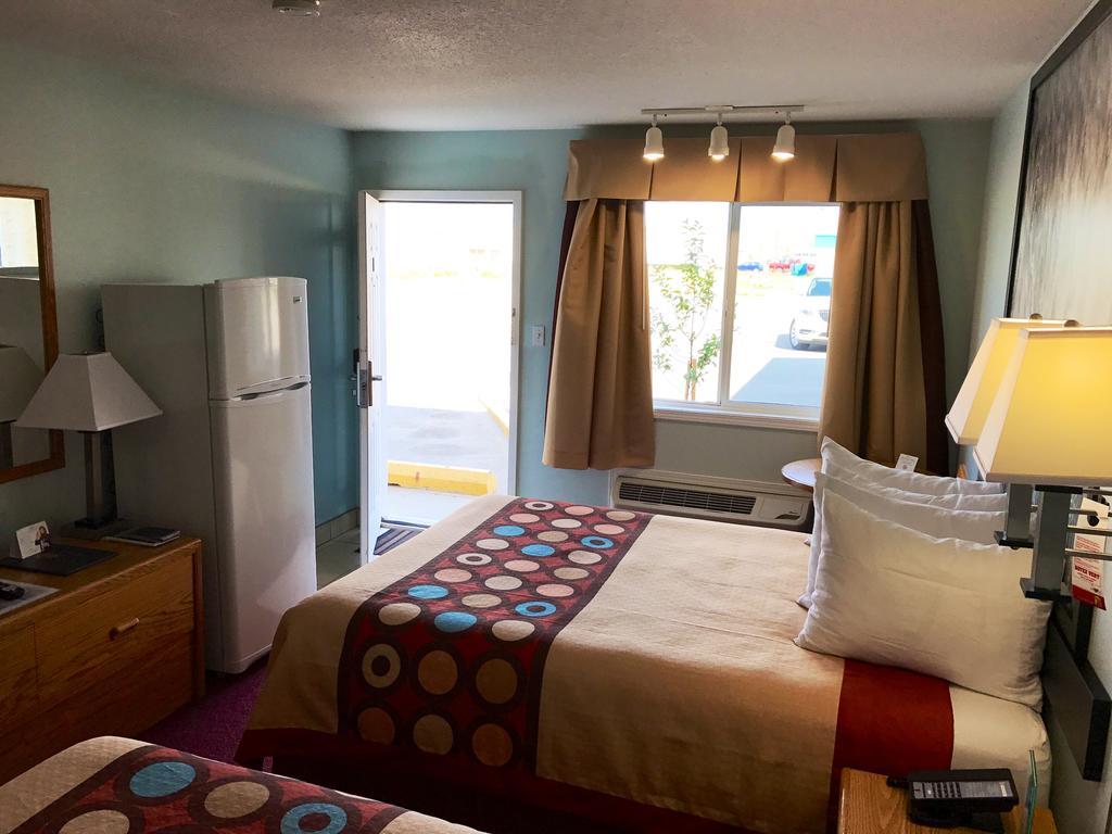 Super 8 By Wyndham Kindersley Ngoại thất bức ảnh