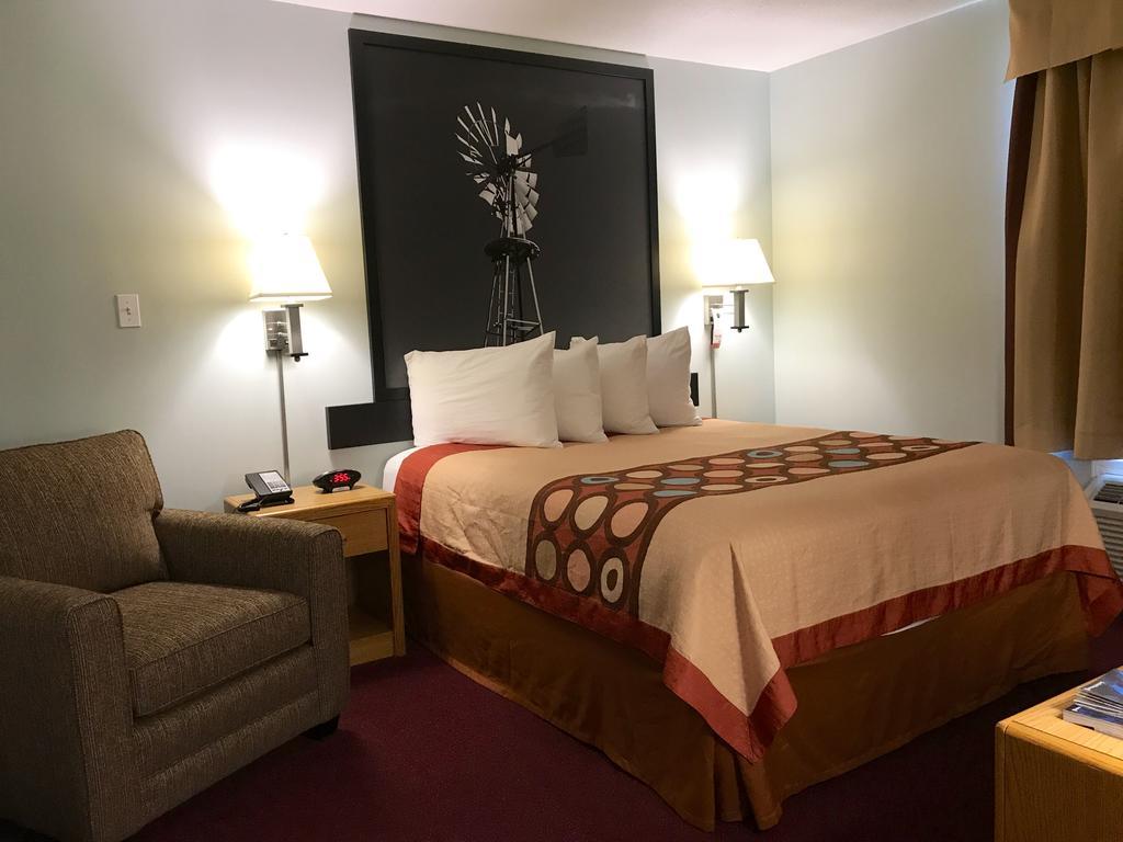 Super 8 By Wyndham Kindersley Ngoại thất bức ảnh