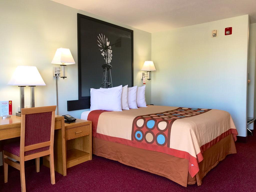 Super 8 By Wyndham Kindersley Ngoại thất bức ảnh