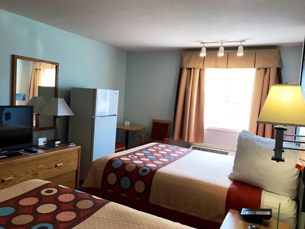 Super 8 By Wyndham Kindersley Ngoại thất bức ảnh