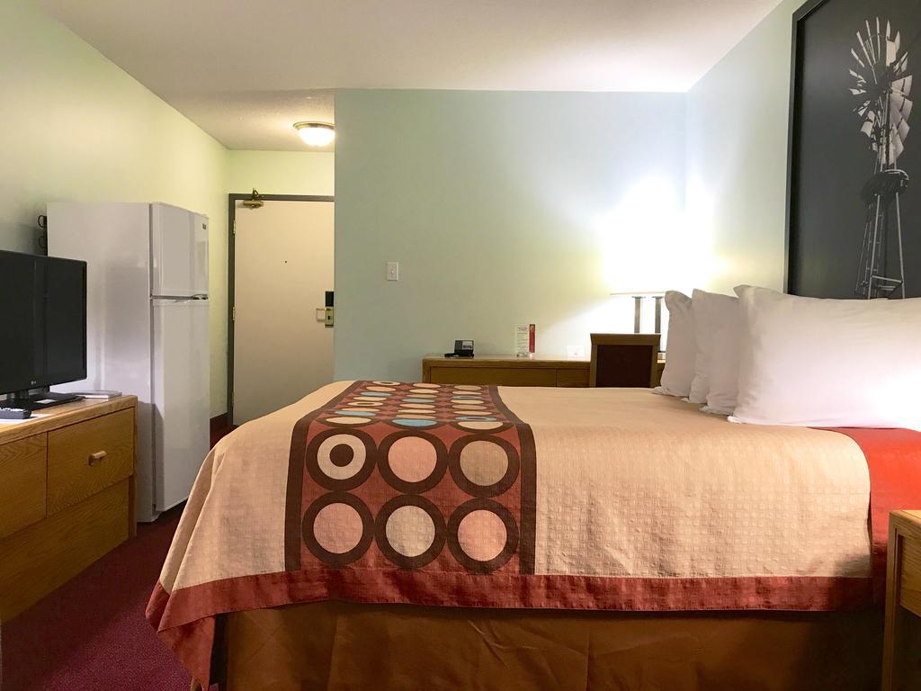Super 8 By Wyndham Kindersley Ngoại thất bức ảnh