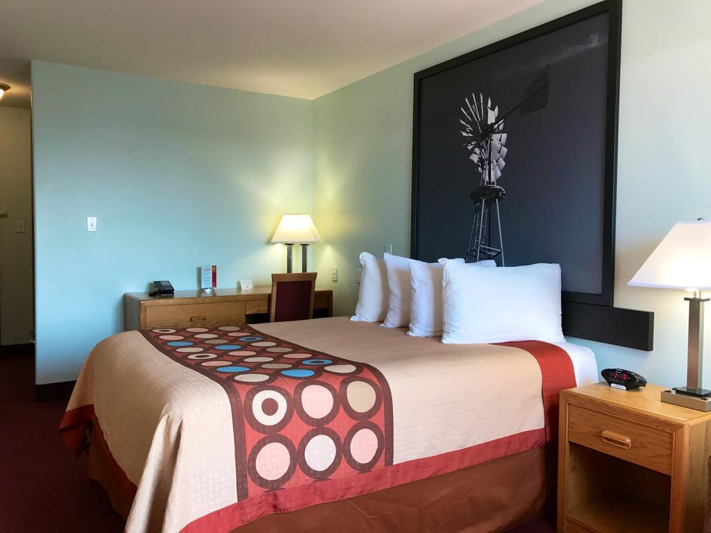 Super 8 By Wyndham Kindersley Ngoại thất bức ảnh
