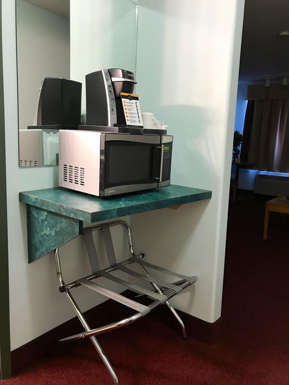 Super 8 By Wyndham Kindersley Ngoại thất bức ảnh